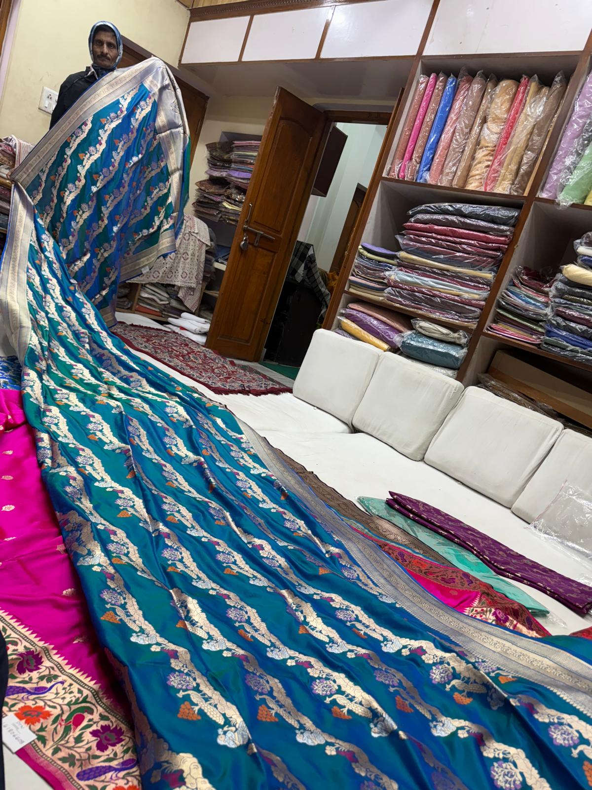 Weaver crafting Banarasi silk