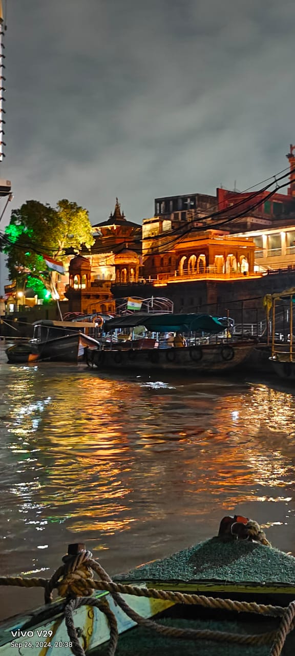 Boats and rickshaws in Varanasi