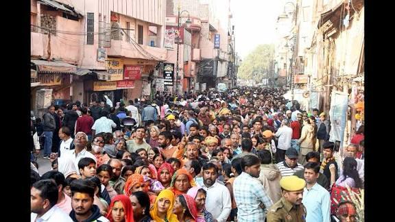 Devotees at Ganga Aarti